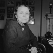 12 de enero 1932. Hattie Caraway se convierte en la primera senadora electa del senado norteamericano